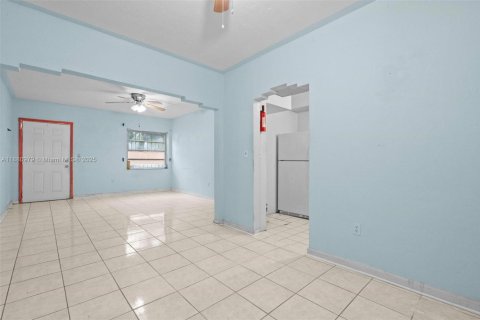 Propiedad comercial en venta en Miami, Florida, 333.7 m2 № 2039952 - foto 12