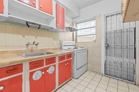 Propiedad comercial en venta en Miami, Florida, 333.7 m2 № 2039952 - foto 13