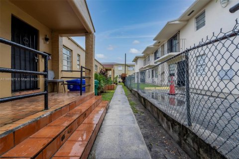 Propiedad comercial en venta en Miami, Florida, 333.7 m2 № 2039952 - foto 20