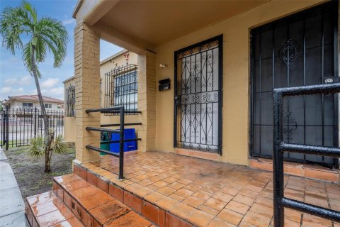 Propiedad comercial en venta en Miami, Florida, 333.7 m2 № 2039952 - foto 19