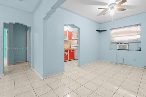 Propiedad comercial en venta en Miami, Florida, 333.7 m2 № 2039952 - foto 11