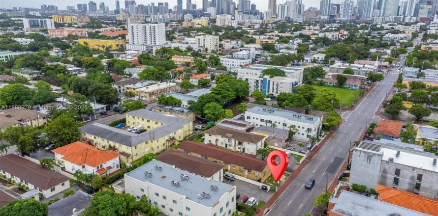 Propiedad comercial en Miami, Florida 333.7 m2 № 2039952
