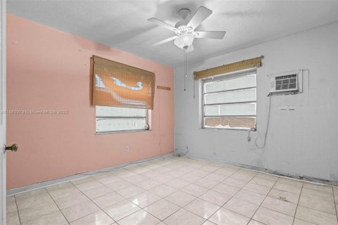 Propiedad comercial en venta en Miami, Florida, 333.7 m2 № 2039952 - foto 16