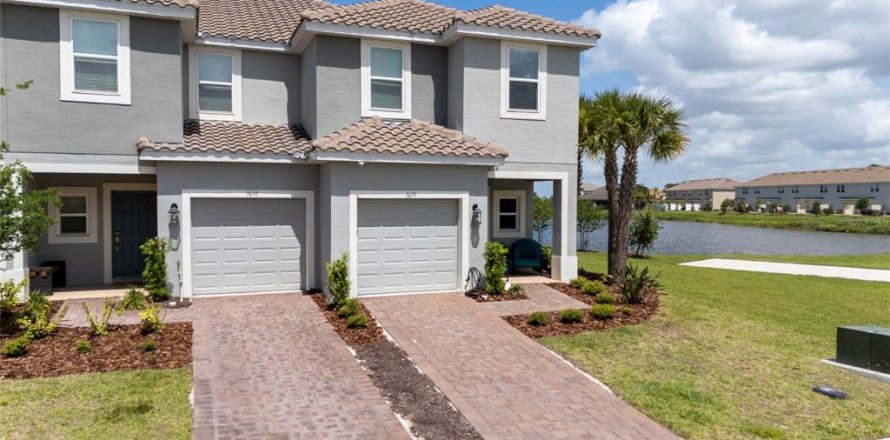 Adosado en Kissimmee, Florida 3 dormitorios, 144 m2 № 2216222