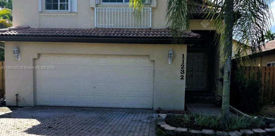 House in Doral, Florida 4 bedrooms, 200.11 sq.m. № 1956960