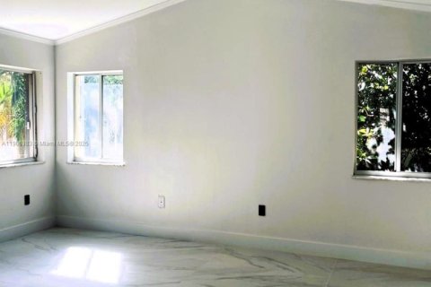 House in Doral, Florida 4 bedrooms, 200.11 sq.m. № 1956960 - photo 5