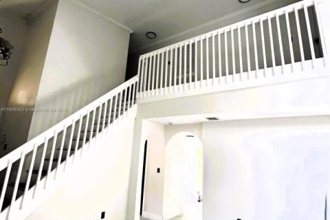 House in Doral, Florida 4 bedrooms, 200.11 sq.m. № 1956960 - photo 3