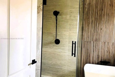 House in Doral, Florida 4 bedrooms, 200.11 sq.m. № 1956960 - photo 11