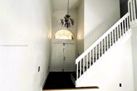 House in Doral, Florida 4 bedrooms, 200.11 sq.m. № 1956960 - photo 4