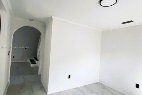 House in Doral, Florida 4 bedrooms, 200.11 sq.m. № 1956960 - photo 6