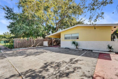 Villa ou maison à louer à Fort Lauderdale, Floride: 1 chambre, 193.89 m2 № 1966851 - photo 2