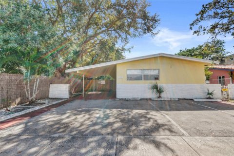 Villa ou maison à louer à Fort Lauderdale, Floride: 1 chambre, 193.89 m2 № 1966851 - photo 1
