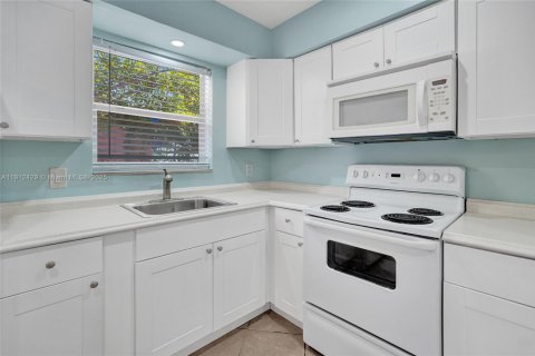 Villa ou maison à louer à Fort Lauderdale, Floride: 1 chambre, 193.89 m2 № 1966851 - photo 12