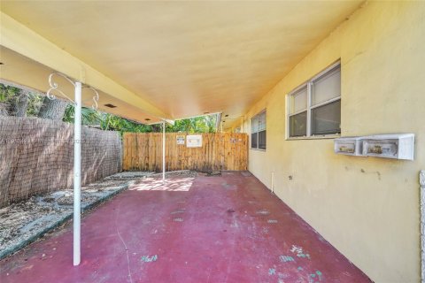 Villa ou maison à louer à Fort Lauderdale, Floride: 1 chambre, 193.89 m2 № 1966851 - photo 4