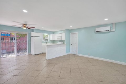 Villa ou maison à louer à Fort Lauderdale, Floride: 1 chambre, 193.89 m2 № 1966851 - photo 6
