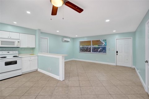 Villa ou maison à louer à Fort Lauderdale, Floride: 1 chambre, 193.89 m2 № 1966851 - photo 9