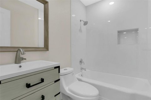 Купить коммерческую недвижимость в Винтер-Парк, Флорида 5 спален, 229.65м2, № 2135449 - фото 13