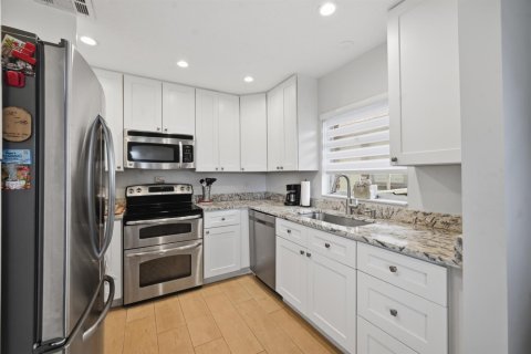 Condo in Atlantis, Florida, 2 bedrooms  № 2146745 - photo 16