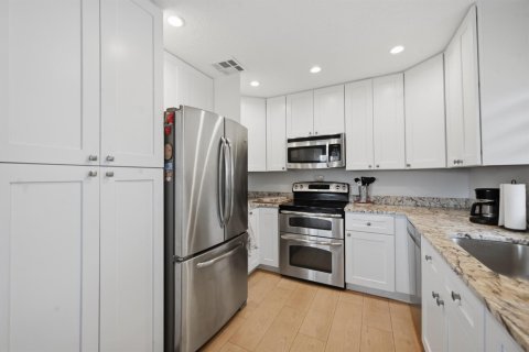 Condo in Atlantis, Florida, 2 bedrooms  № 2146745 - photo 17