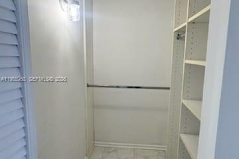 Condominio en alquiler en Sunny Isles Beach, Florida, 1 dormitorio, 70.79 m2 № 2009867 - foto 11