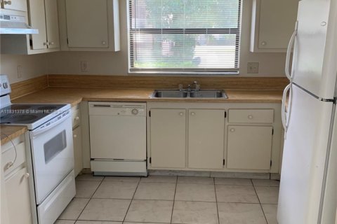 Copropriété à louer à Wellington, Floride: 3 chambres, 98.2 m2 № 1807880 - photo 2