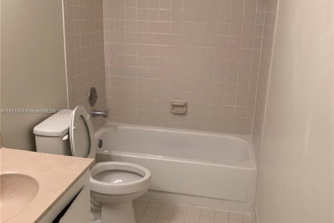 Condo in Wellington, Florida, 3 bedrooms  № 1807880 - photo 8