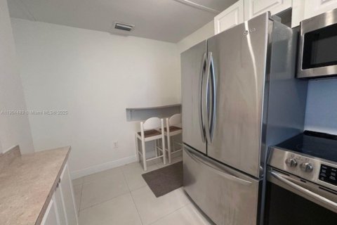 House in Fort Lauderdale, Florida 3 bedrooms, 100.33 sq.m. № 2081903 - photo 8