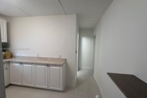 House in Fort Lauderdale, Florida 3 bedrooms, 100.33 sq.m. № 2081903 - photo 9