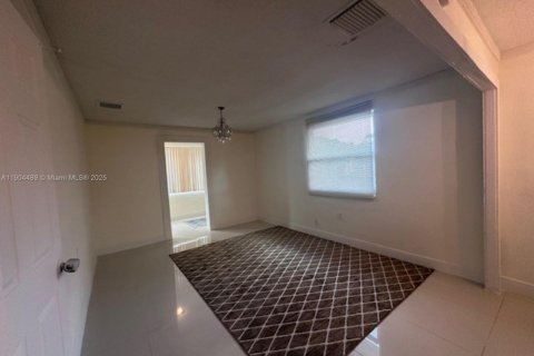 House in Fort Lauderdale, Florida 3 bedrooms, 100.33 sq.m. № 2081903 - photo 5