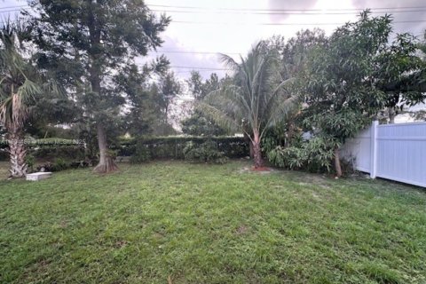 House in Fort Lauderdale, Florida 3 bedrooms, 100.33 sq.m. № 2081903 - photo 14