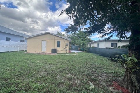 House in Fort Lauderdale, Florida 3 bedrooms, 100.33 sq.m. № 2081903 - photo 15