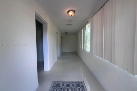 House in Fort Lauderdale, Florida 3 bedrooms, 100.33 sq.m. № 2081903 - photo 2