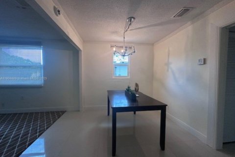 House in Fort Lauderdale, Florida 3 bedrooms, 100.33 sq.m. № 2081903 - photo 6