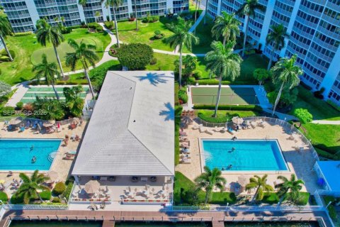 Condo in Highland Beach, Florida, 2 bedrooms  № 2027103 - photo 9