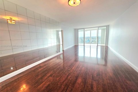 Condo in Highland Beach, Florida, 2 bedrooms  № 2027103 - photo 20