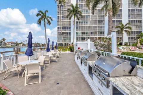 Condo in Highland Beach, Florida, 2 bedrooms  № 2027103 - photo 7