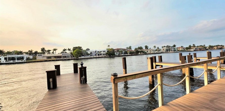 Condo in Highland Beach, Florida, 2 bedrooms  № 2027103