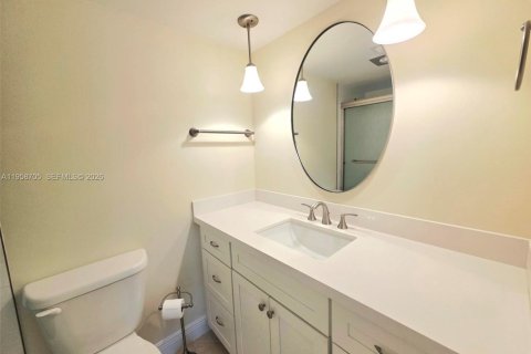 Condo in Highland Beach, Florida, 2 bedrooms  № 2027103 - photo 29