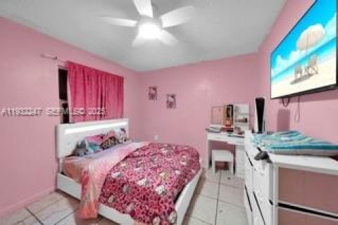 Townhouse in Miami Gardens, Florida 3 bedrooms, 130.99 sq.m. № 1990815 - photo 10