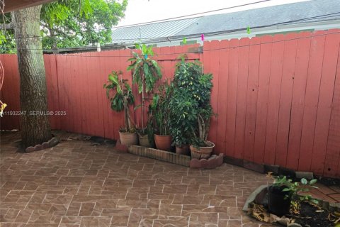 Townhouse in Miami Gardens, Florida 3 bedrooms, 130.99 sq.m. № 1990815 - photo 14