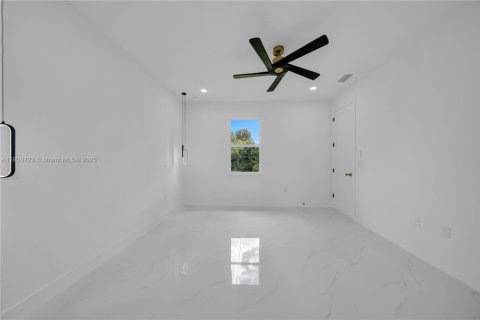 House in Lehigh Acres, Florida 3 bedrooms, 130.62 sq.m. № 1952661 - photo 25