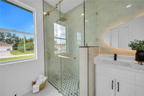 House in Lehigh Acres, Florida 3 bedrooms, 130.62 sq.m. № 1952661 - photo 29