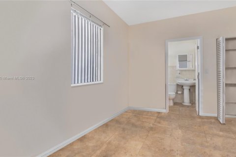 House in Miami Beach, Florida 3 bedrooms, 158.12 sq.m. № 2012722 - photo 21