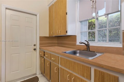 House in Miami Beach, Florida 3 bedrooms, 158.12 sq.m. № 2012722 - photo 13