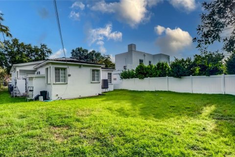 House in Miami Beach, Florida 3 bedrooms, 158.12 sq.m. № 2012722 - photo 26