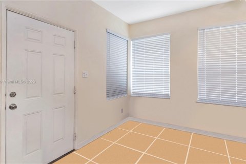 House in Miami Beach, Florida 3 bedrooms, 158.12 sq.m. № 2012722 - photo 23