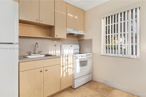 House in Miami Beach, Florida 3 bedrooms, 158.12 sq.m. № 2012722 - photo 20