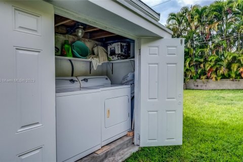 House in Miami Beach, Florida 3 bedrooms, 158.12 sq.m. № 2012722 - photo 24