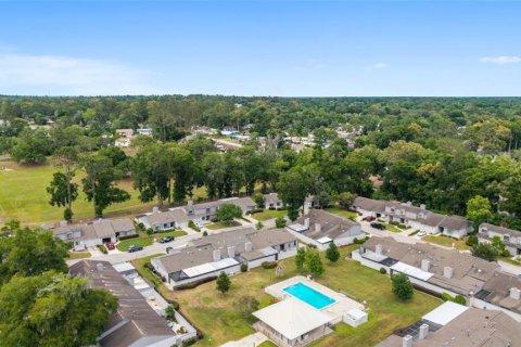 Townhouse in Ocala, Florida 3 bedrooms, 165.18 sq.m. № 2217787 - photo 9