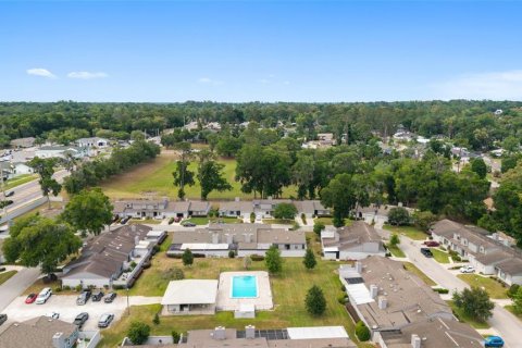 Townhouse in Ocala, Florida 3 bedrooms, 165.18 sq.m. № 2217787 - photo 10
